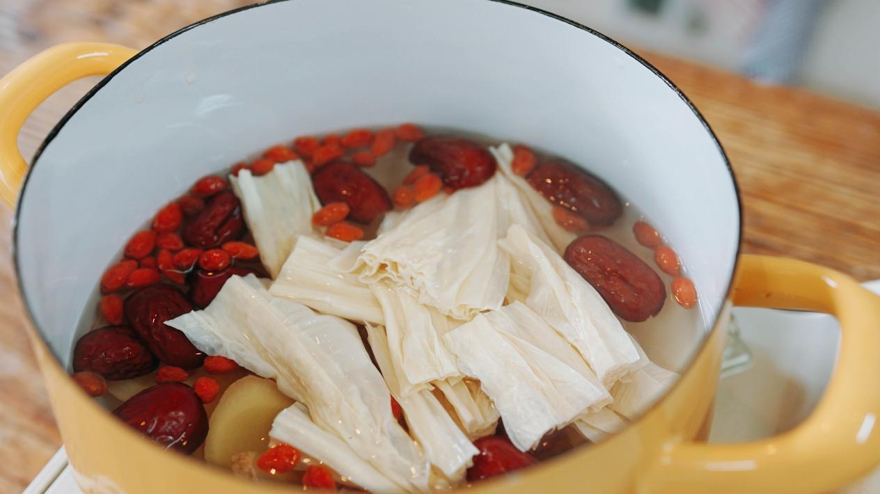 又香又滑的腐竹鸡蛋糖水夏天吃最棒啦