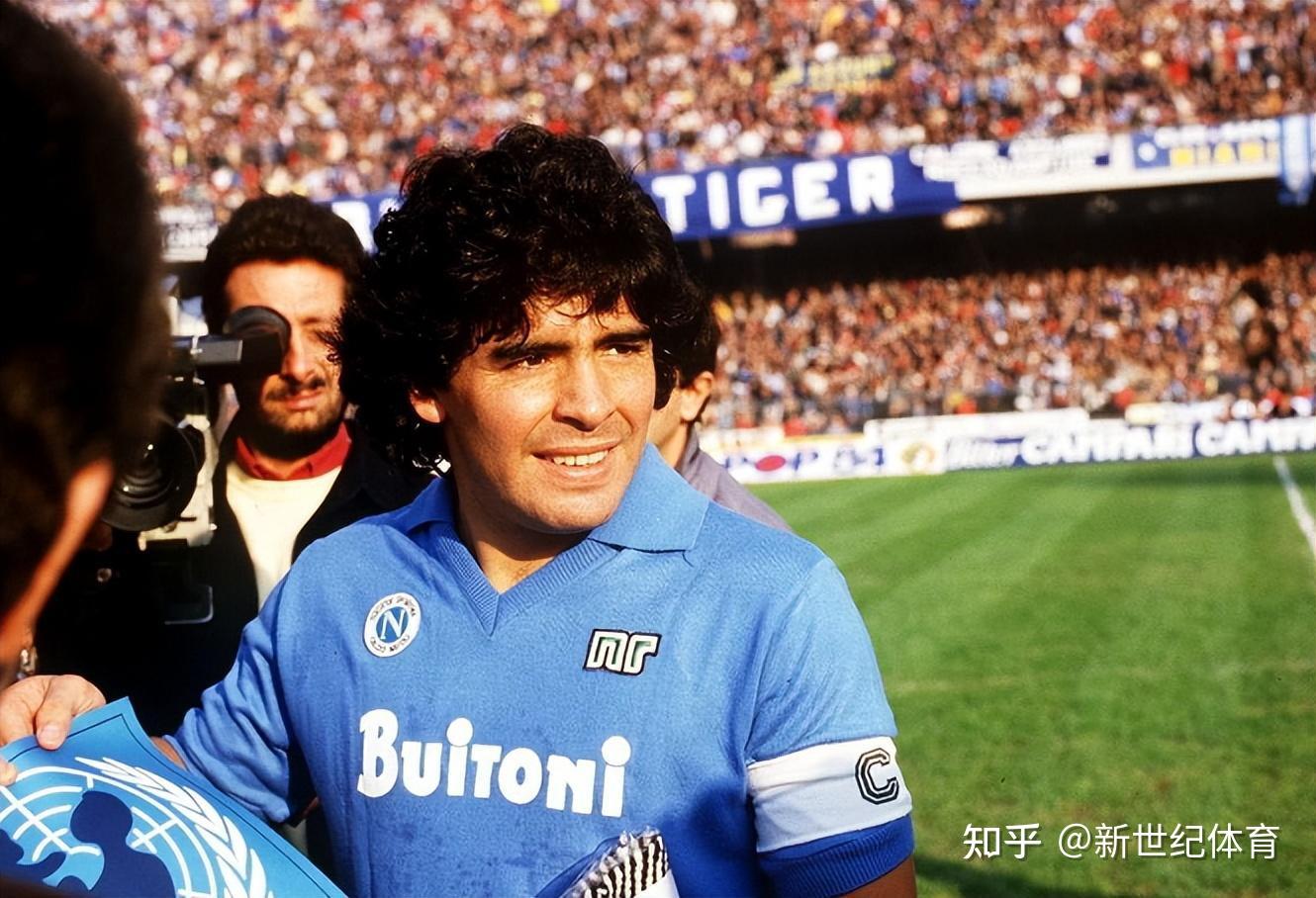 马拉多纳为什么能让那不勒斯退役球衣梅西却不能让巴萨退役球衣