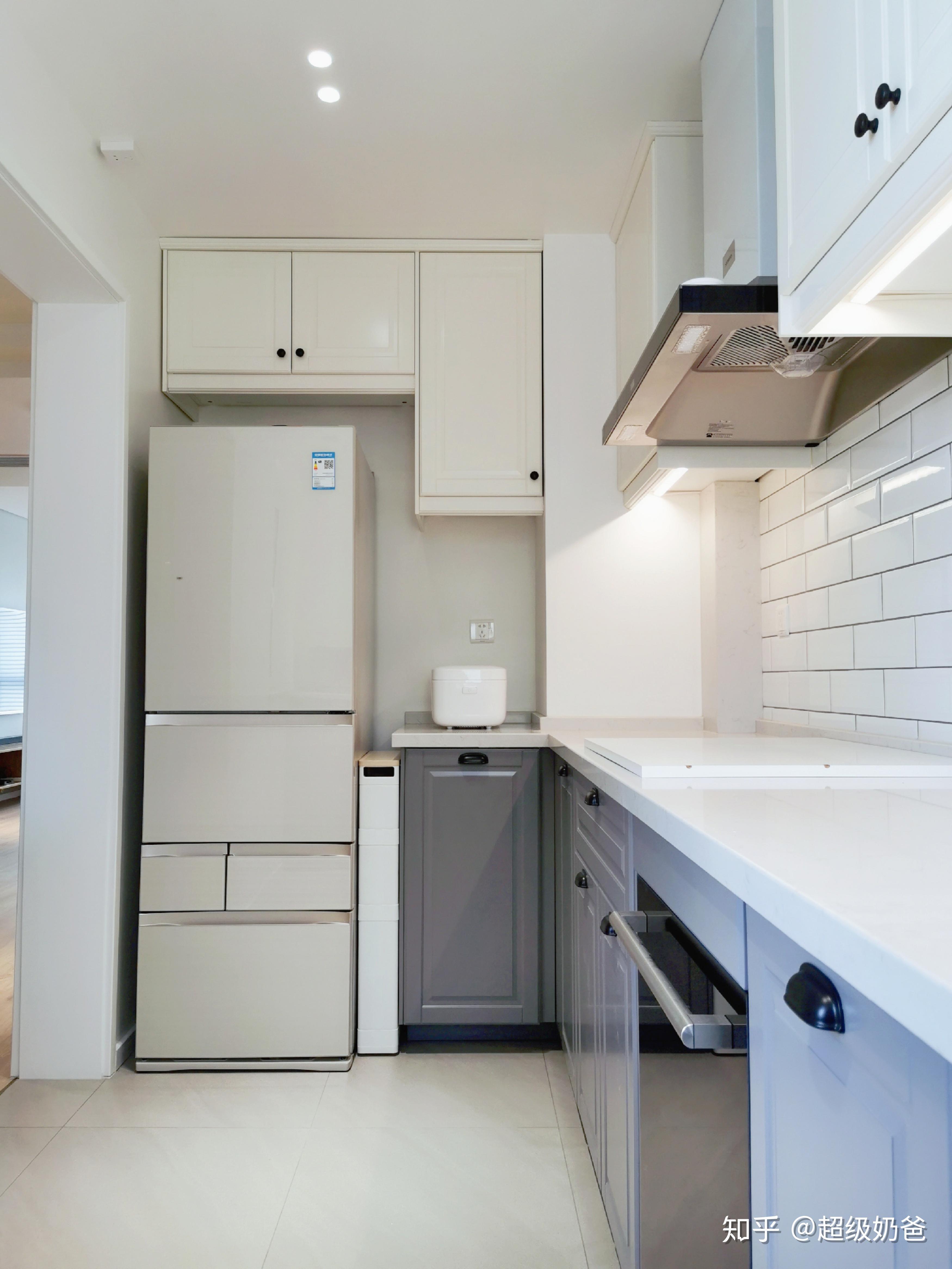 橱柜是宜家做的,由于宜家的柜体都是标准尺寸,不能定制,因此地柜左手