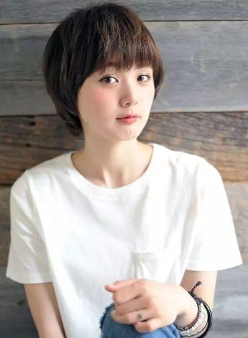 像我这种头发少,发质软的女孩纸,适合什么短发? - 知乎