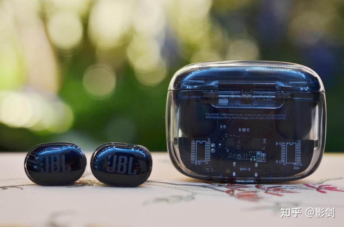 不愧为世界一流大厂出品,jbl的新款tws「琉璃豆」,颜值,功能,声音都不