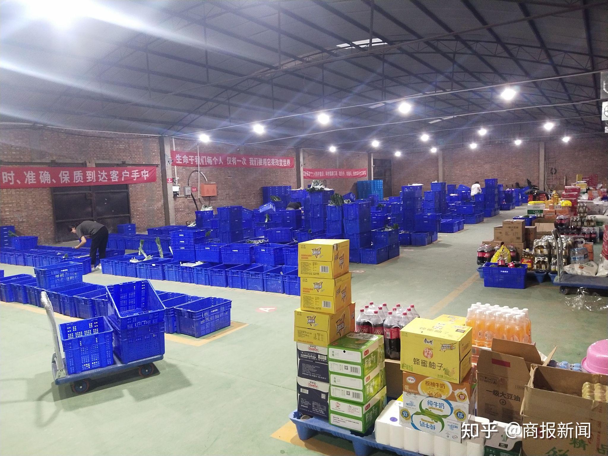 自管,专业团队,从到货,卸货,分拣,配送,就算爆仓,罗列做为兴盛优选