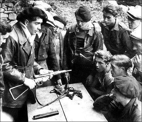 如何把宿舍装修成维希法国\/自由法国风格?