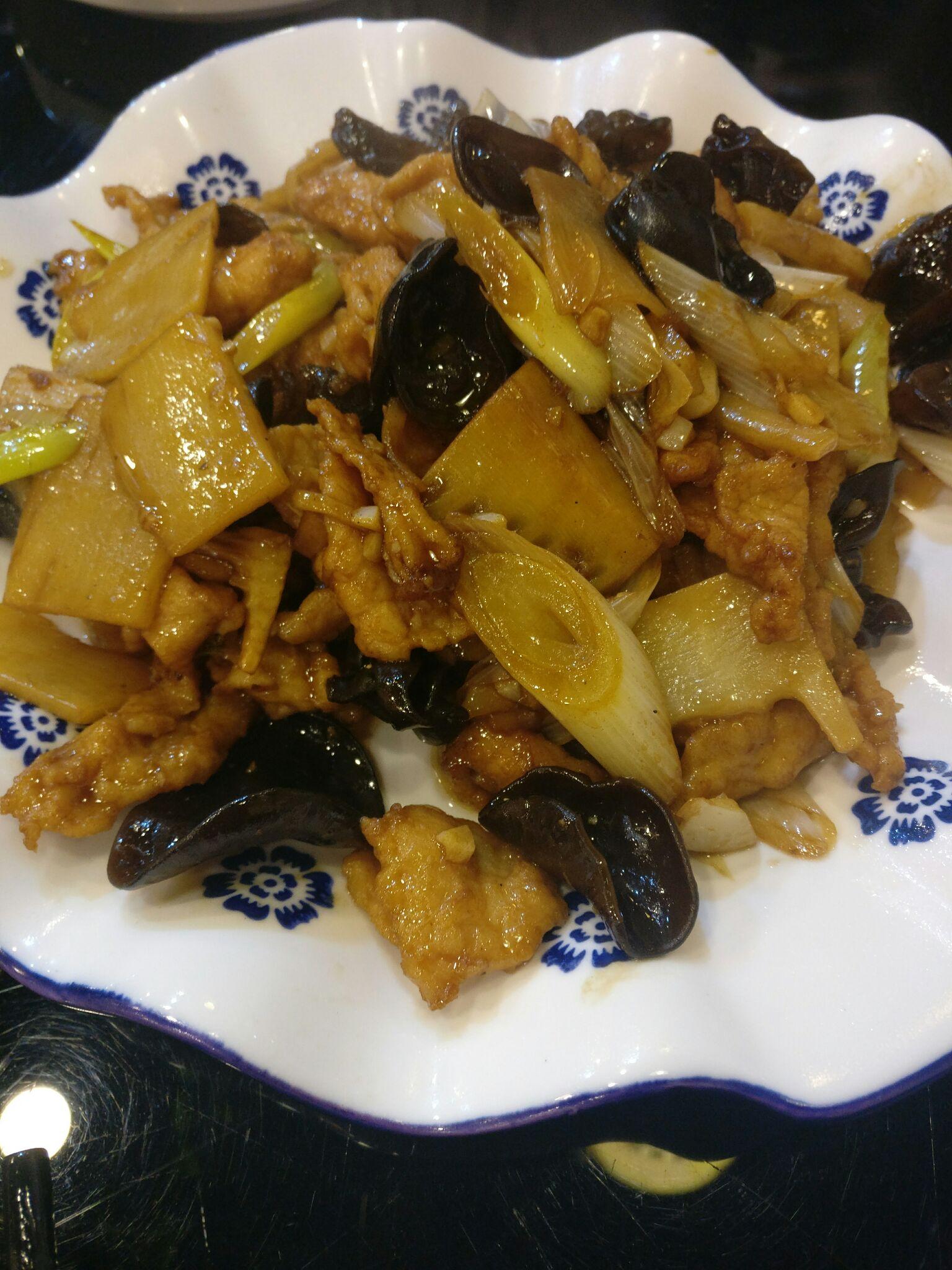 26 更一个,前两天发现了用玉兰片过油肉,简直正宗,淡淡的醋味儿,店