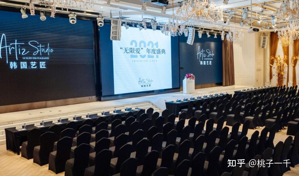 后来再次参加晚宴则是随公司老板一起出席的商务晚宴.