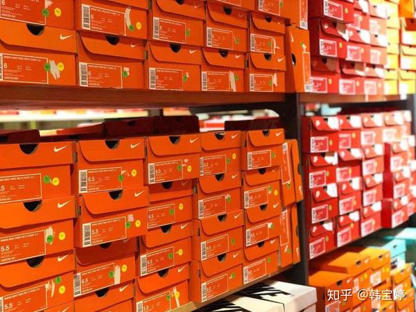 预告6060nike特卖我1031自己去仓库看货拍照给大家直播nike特卖