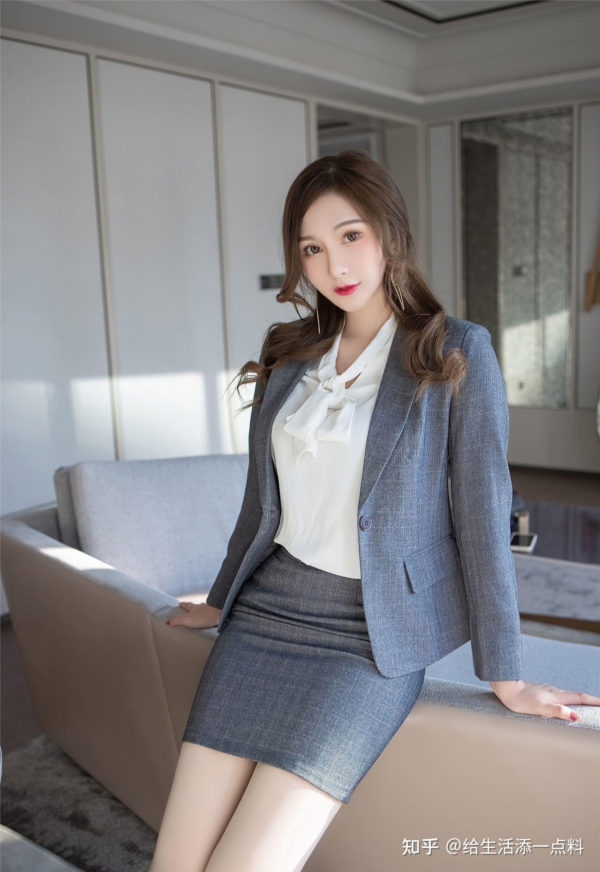 女性职场着装存简去繁以简单干练为佳做一个气质女人