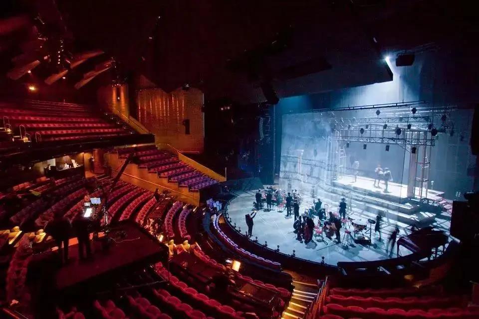 扒一扒这些剧场舞台背后的故事传统镜框式舞台伸展式舞台黑箱子剧场