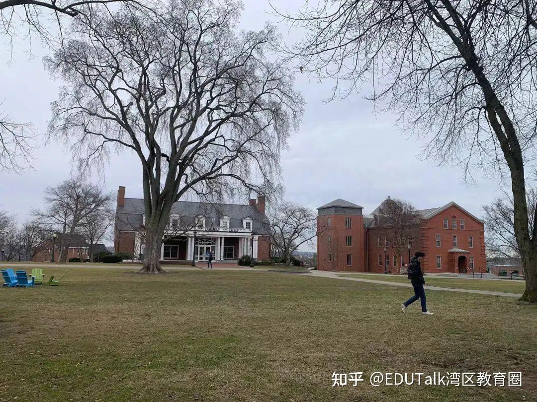 学生对塔夫茨大学的感受带领我们参观的是一位音乐专业的学生larry