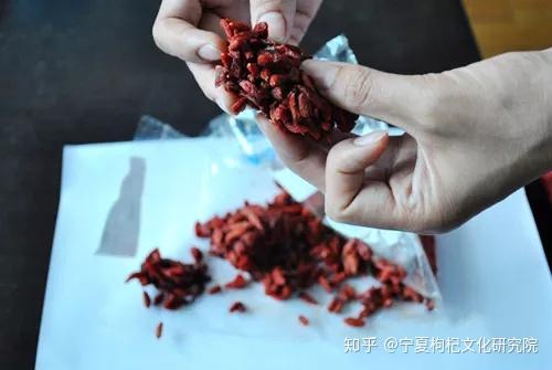 枸杞发黑、霉变?存储不当!快来学习如何存放枸杞 - 知乎