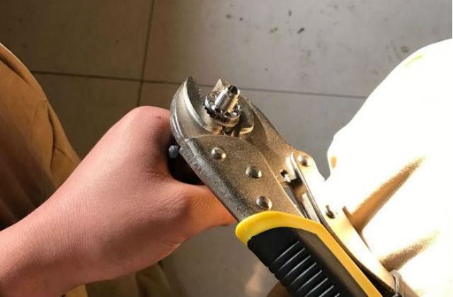 锁死只能暴力强拆其实方法还有很多