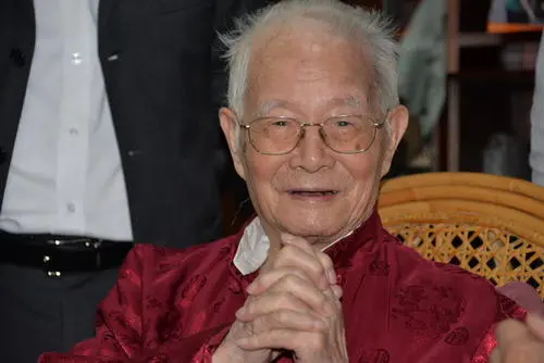 功臣——中医泰斗邓铁涛先生,并拜访在北京的经络医学大家祝总骧先生