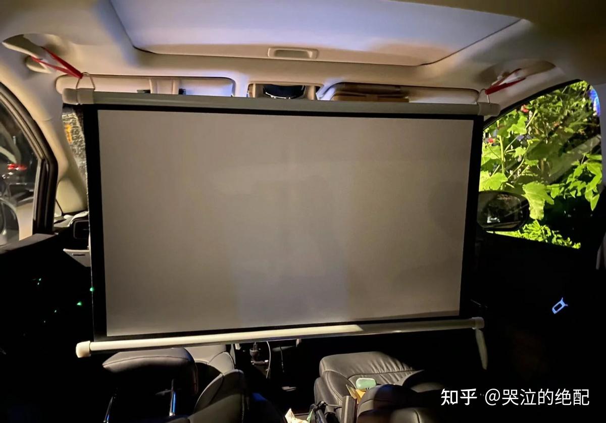 你无法错过车载投影仪!车载家庭影院让你感受车内大屏娱乐的快乐