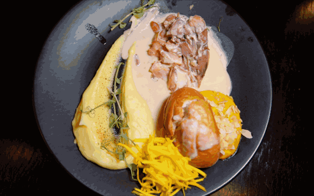 中国妹子去俄罗斯人家做客, 接待她的竟是一头熊!