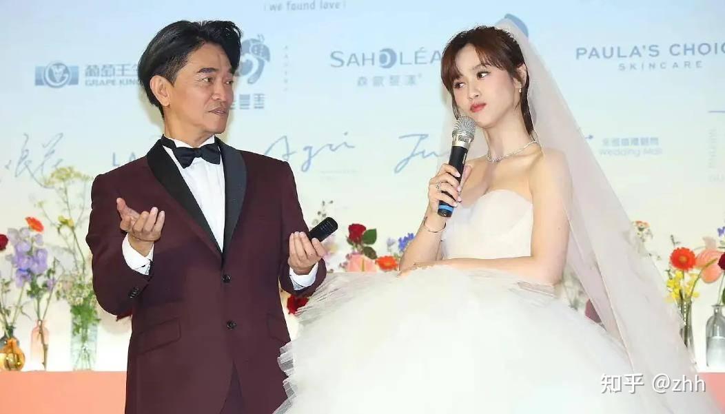 对明星夫妻之外,上个月13号,台湾演员胡宇威也宣布与女演员陈庭妮订婚