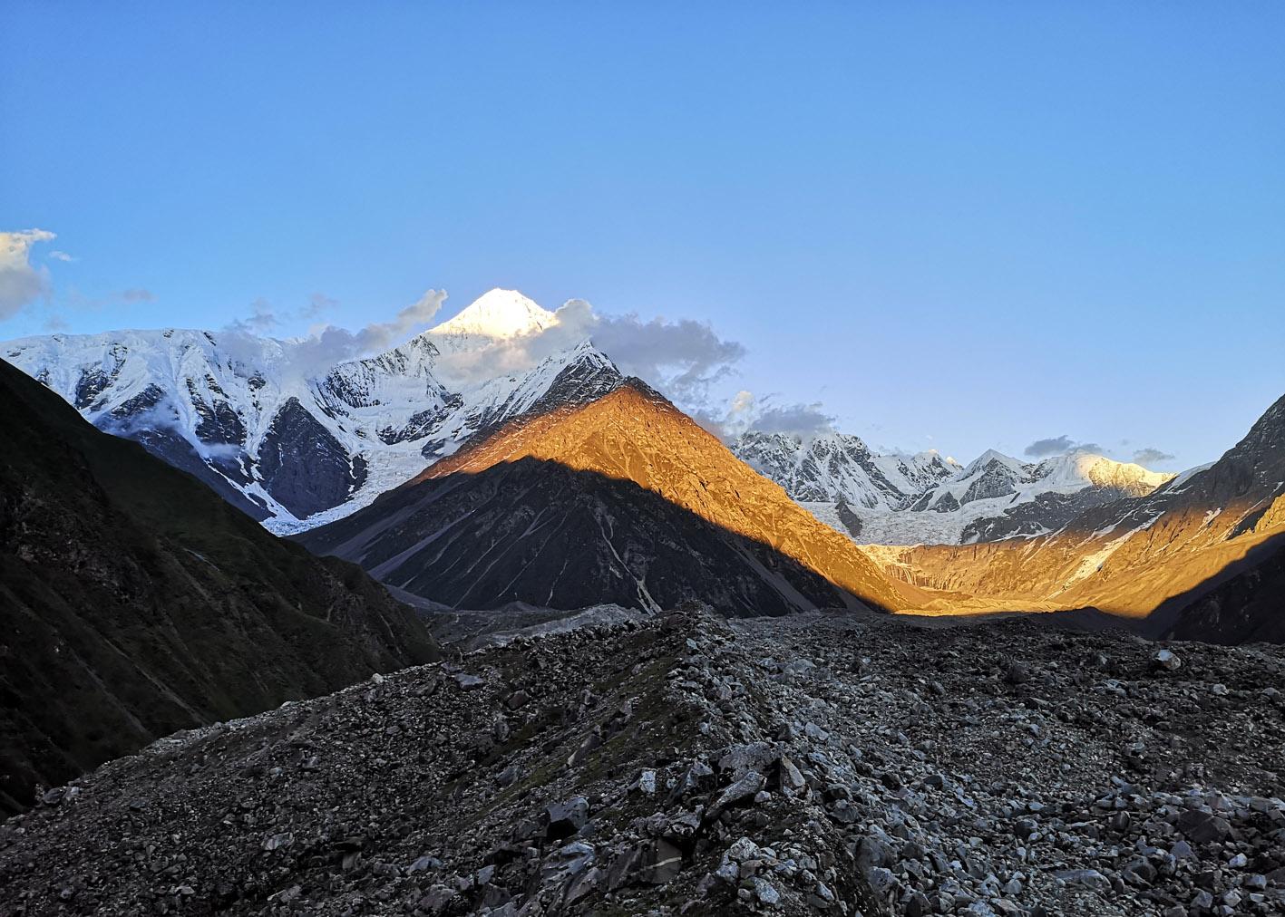 旅克能量首次登顶蜀山之王贡嘎山