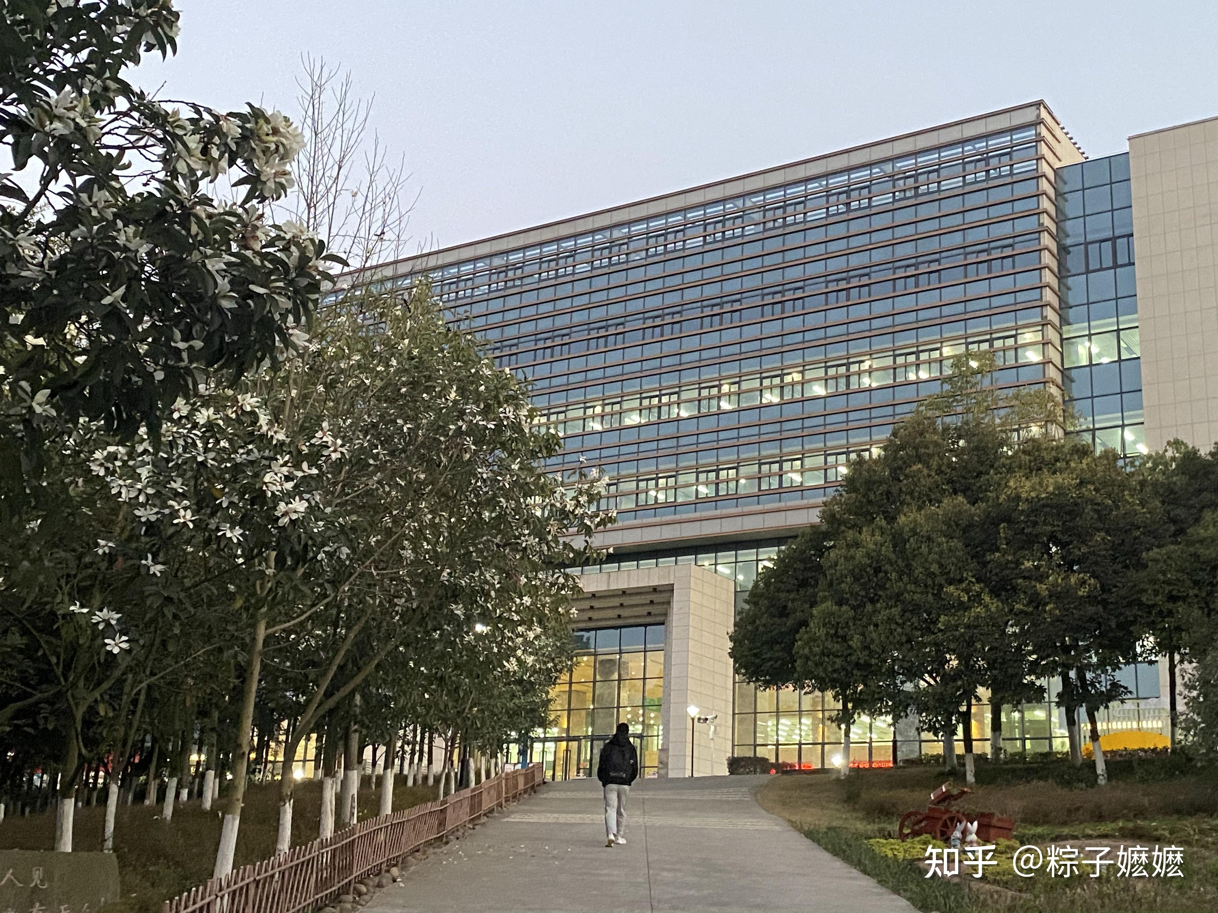 你还有问题,qq1903014118,也可以私信我哦,然后就是欢迎来三峡医专