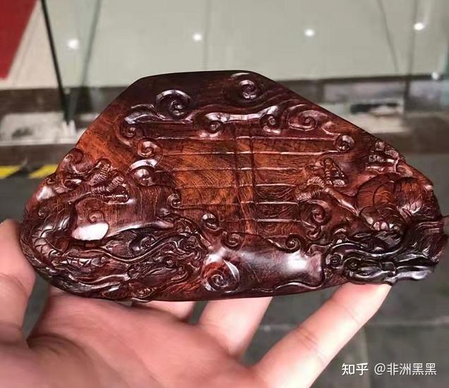 一颗干了的海黄原木500万起拍最后1000万被买走