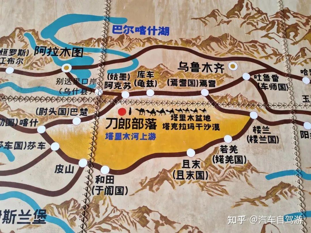 在刀郎部落的一张羊皮卷地图上,可以清楚地看到我们来时的路,由库车