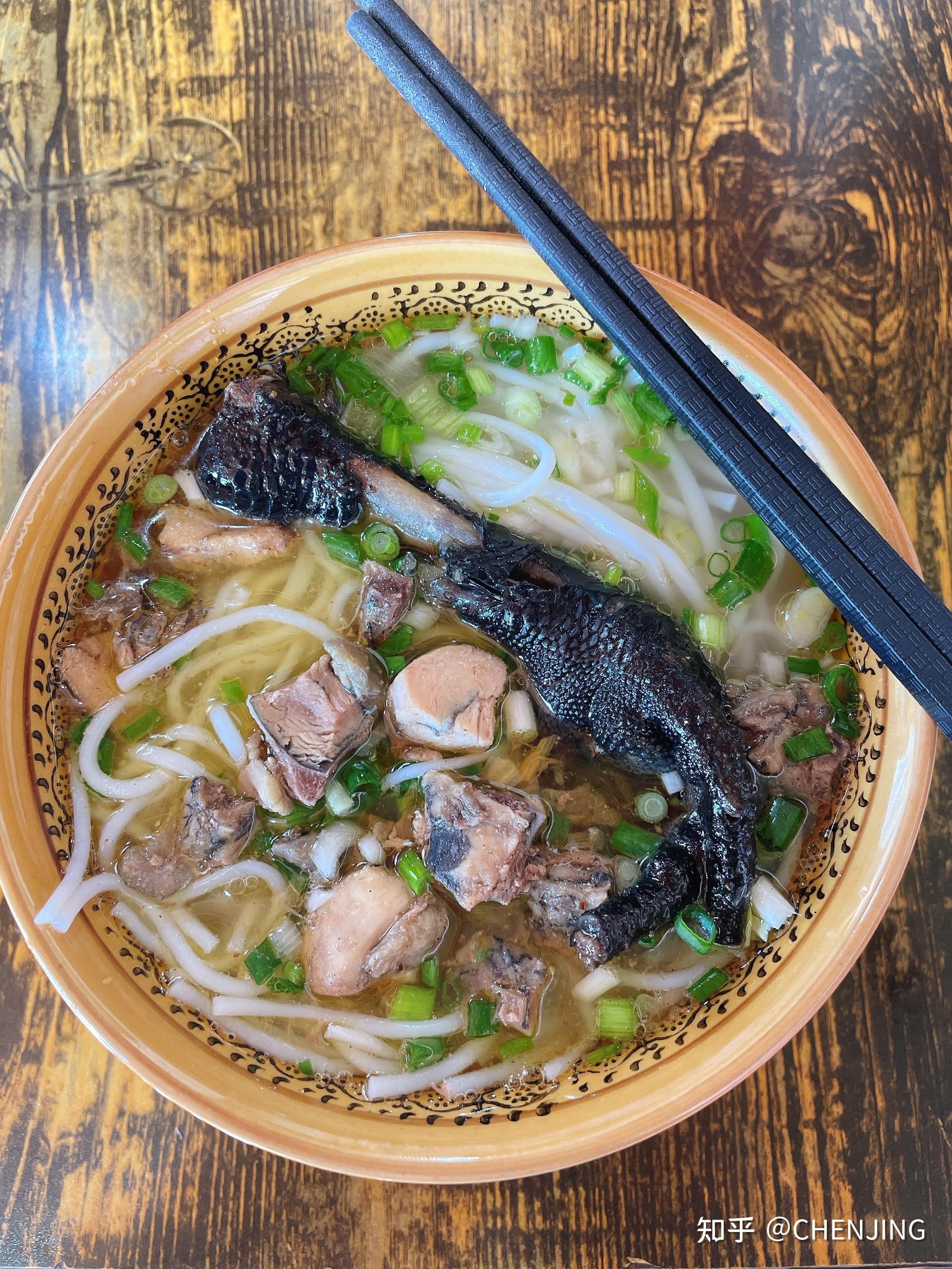 每天8点-14点营业,去晚了就只剩米线和土鸡.