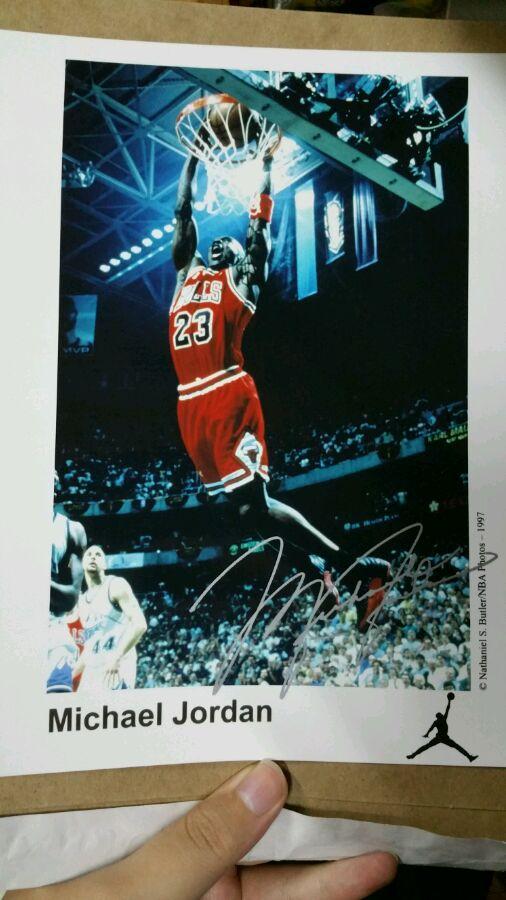 前皇马门将卡西利亚斯亲笔签名照13.