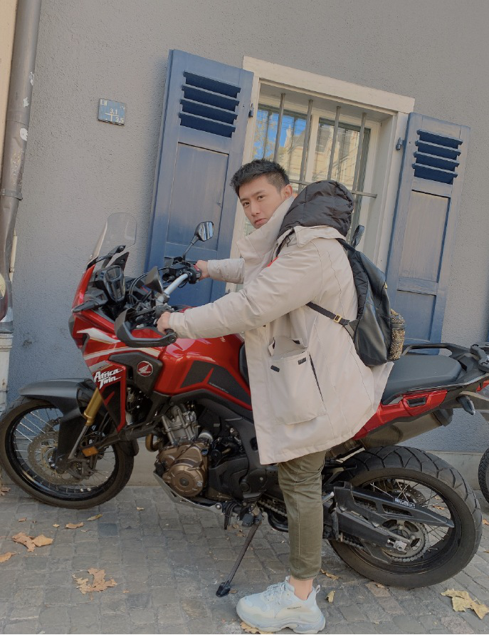 斗鱼主播"宋师傅"公然调戏路人遭打;"大嘴"碰瓷"正直博"?