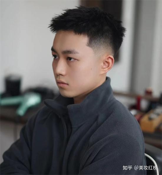 前刺发型,绝对可以笑着出理发店的短发,不知道该怎么剪头发的可以参考一下。 - 知乎