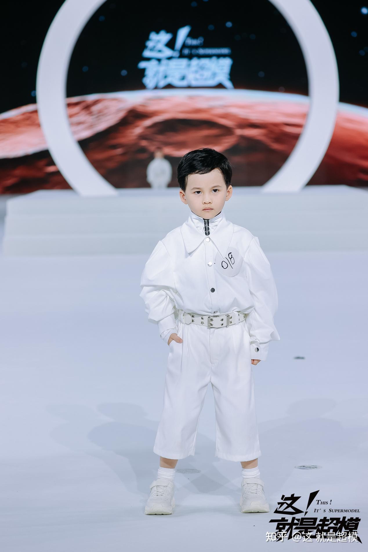 就是超模全球少儿模特联赛小超模陆思辰荣获全球总决赛线上人气亚军