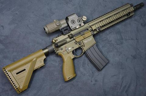 绝地求生m416原型气动沙漠色玩具模型honey badger: 说起枪套,总有人