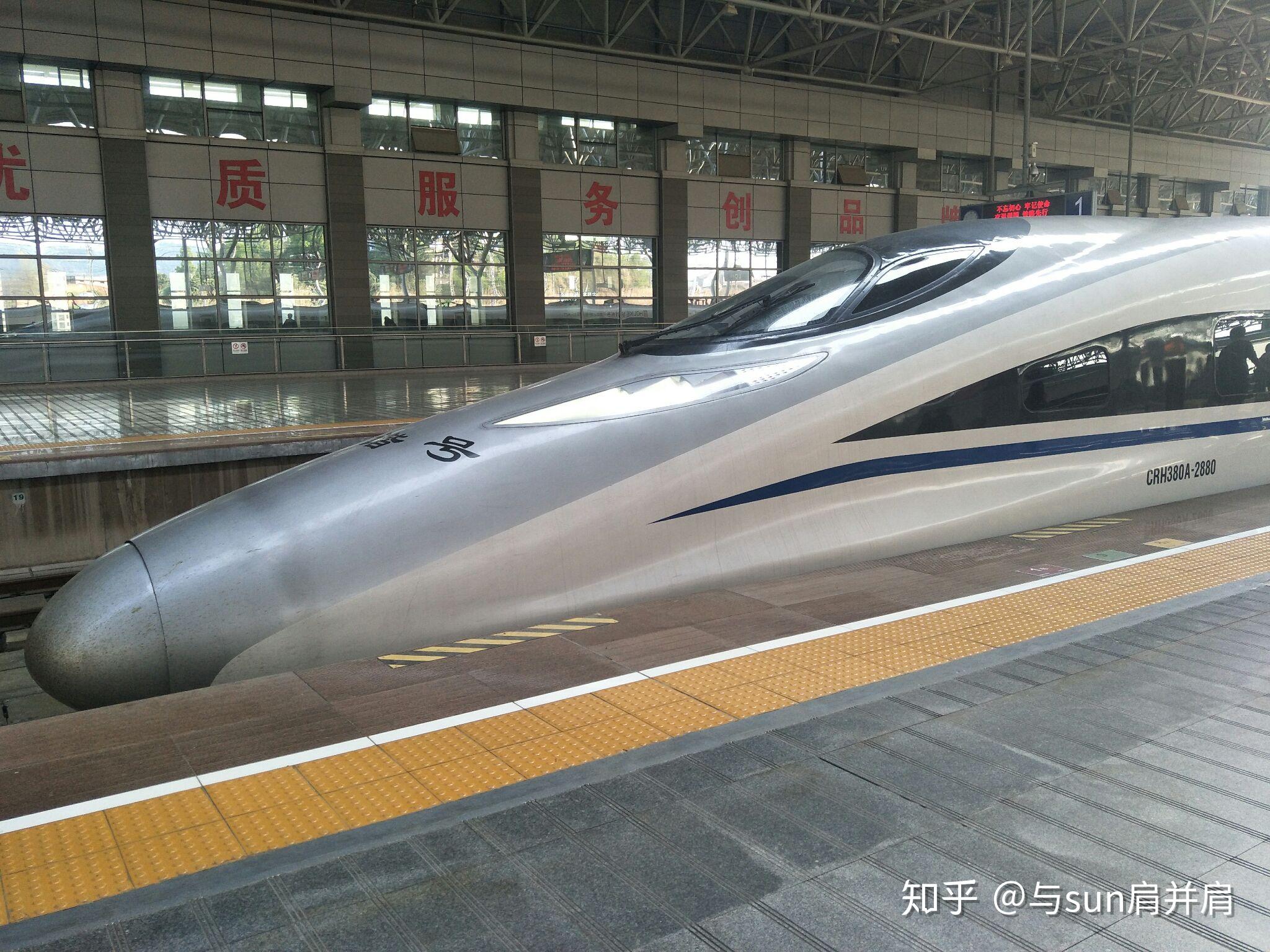 车号2862,经查询得知此车配属郑州局,因此推测是执行g2032次的动车组