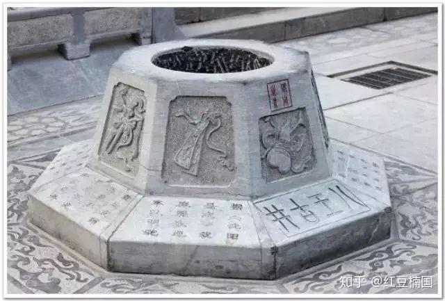 八王寺井"寺内万佛殿基座之上人尽皆知的八王寺汽水就像现在的开国