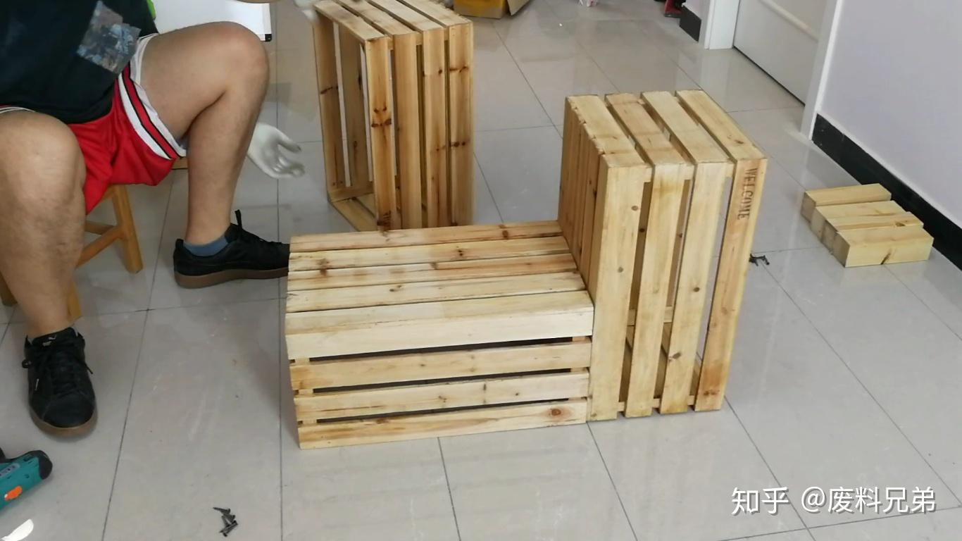 如何利用四个旧木箱为自己打造一款高逼格茶几