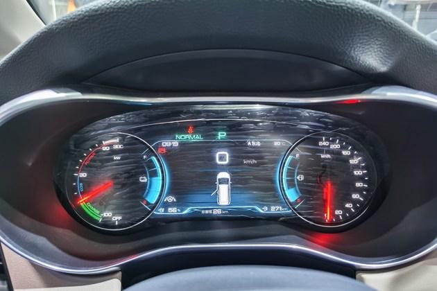 2021上海车展实拍宋maxdmi搭刀片电池亏电油耗44l