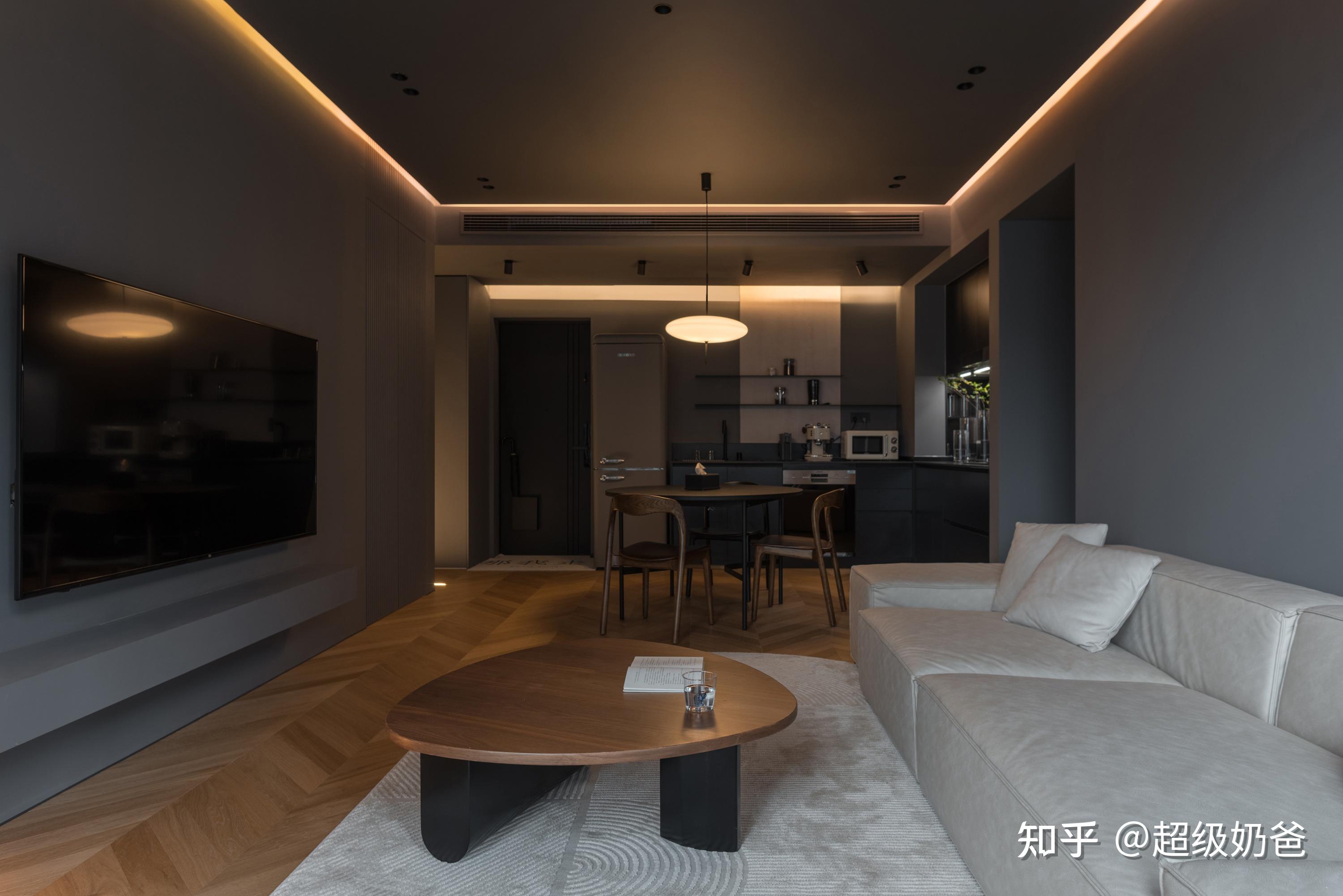 89㎡简约风暖色灯光丰富深灰空间圆形元素增加变化