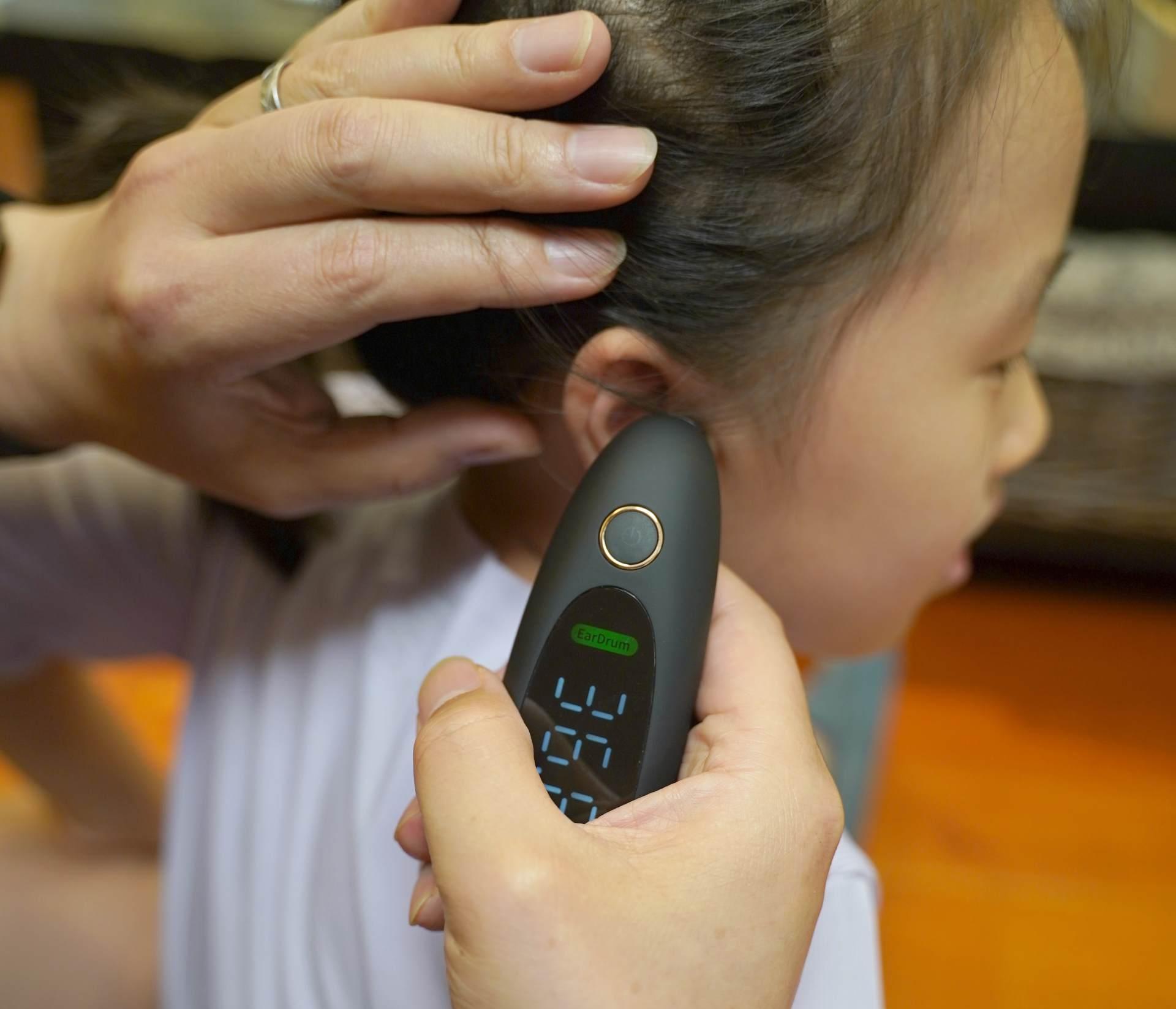 凡米鼓膜耳温枪t6采用的是鼓膜识别,所以能更加精准测出体温