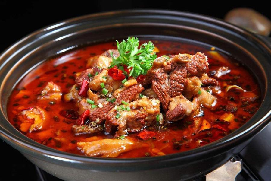 红焖羊肉河南人的拿手菜羊肉鲜嫩味道纯正三九天吃最适合