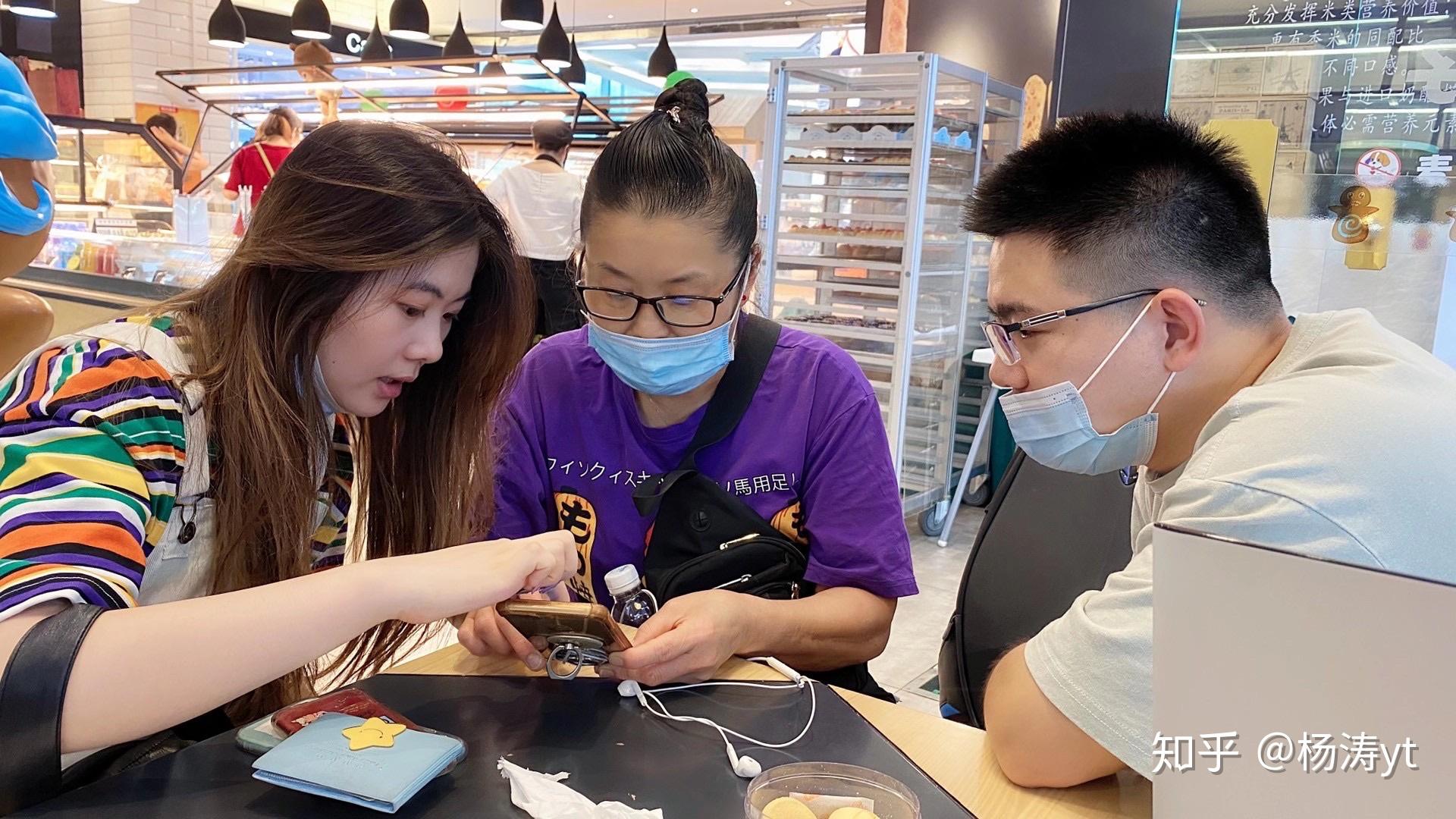 我们亲切的把我们的兼职人员称做"智工",从商户开始预约智工,到一个个