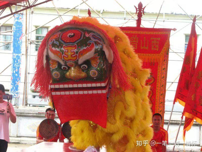 陆丰市西山曾族老师傅说本村斗牛狮的制作颇为讲究,狮头有七星,八卦