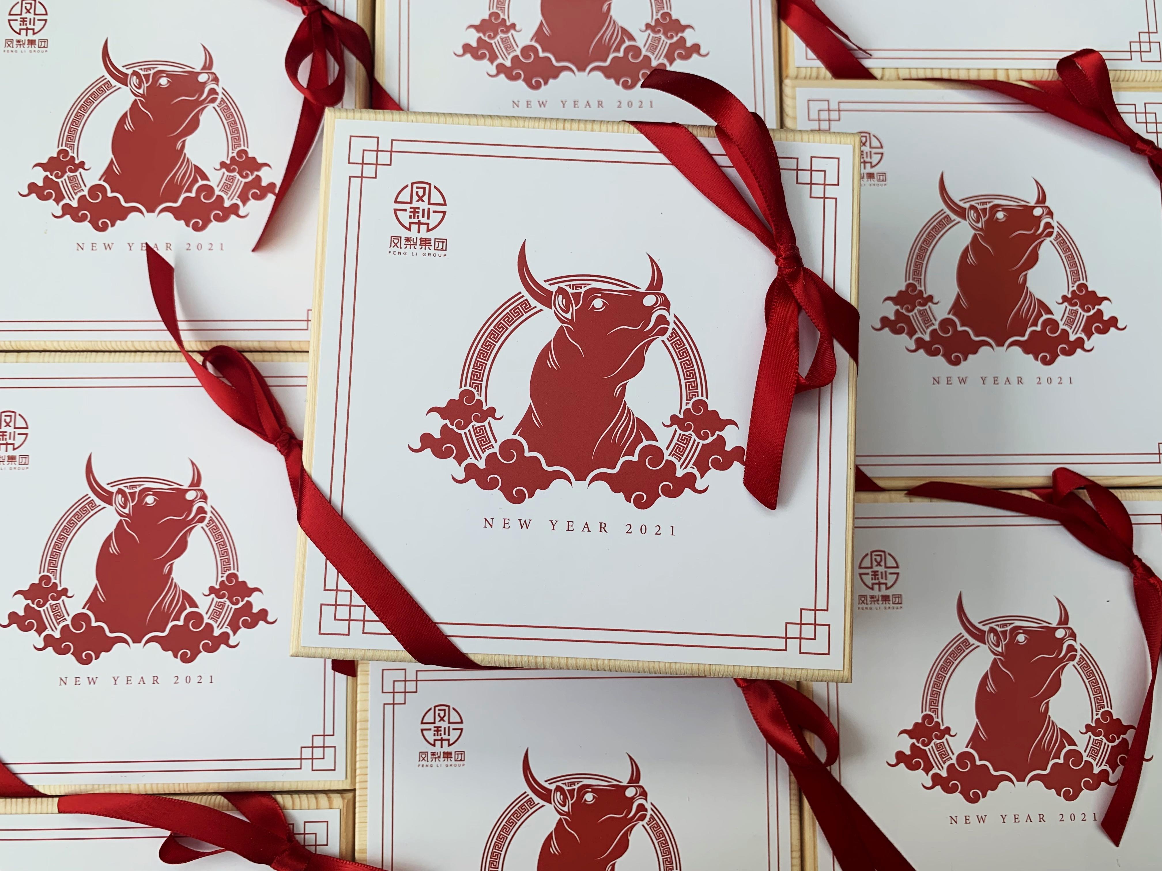 牛年商务礼品定制企业定制的员工新年礼盒来啦