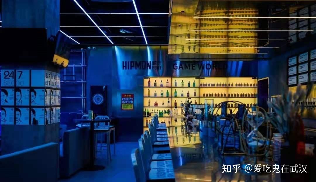点一杯专属自己的鸡尾酒撕一口迷迭香的烤鸡外焦内嫩,满口清香连身边