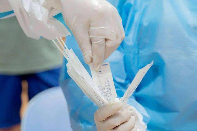 如果你做了核酸,那你一定经历过被棉签捅喉咙的感觉.