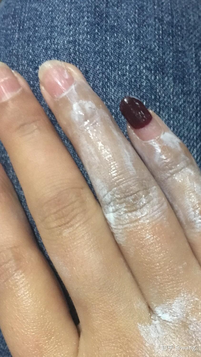 手上沾到密封胶一招教你去掉