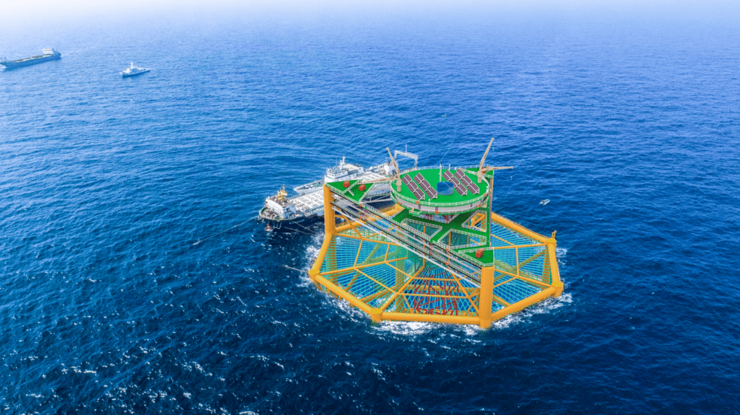 全球首艘10万吨级养殖工船开工了 - 知乎