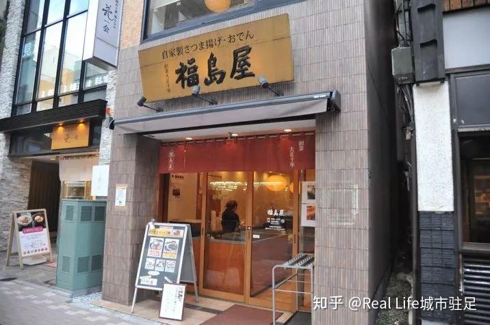 六本木,各国商务菁英在此交会,是新中产出没的地区,高级酒吧,奢华夜店