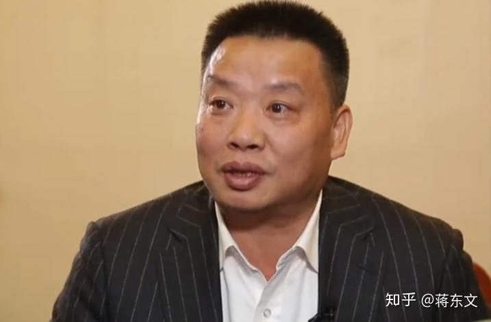 农民,但他不甘平凡,不畏艰难,敢于挑战,最终实现了自己展翅翱翔的梦想