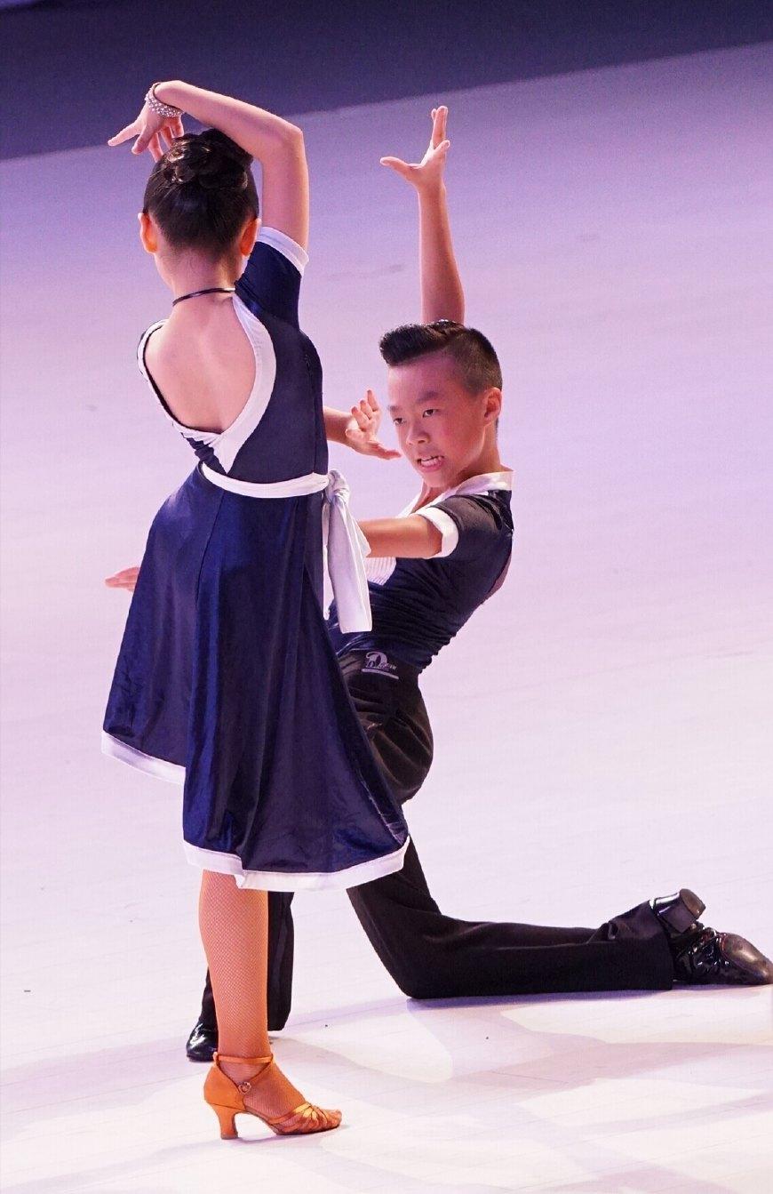 小星百科李贤乐少年拉丁舞冠军新获得福田杯业余少年组冠军