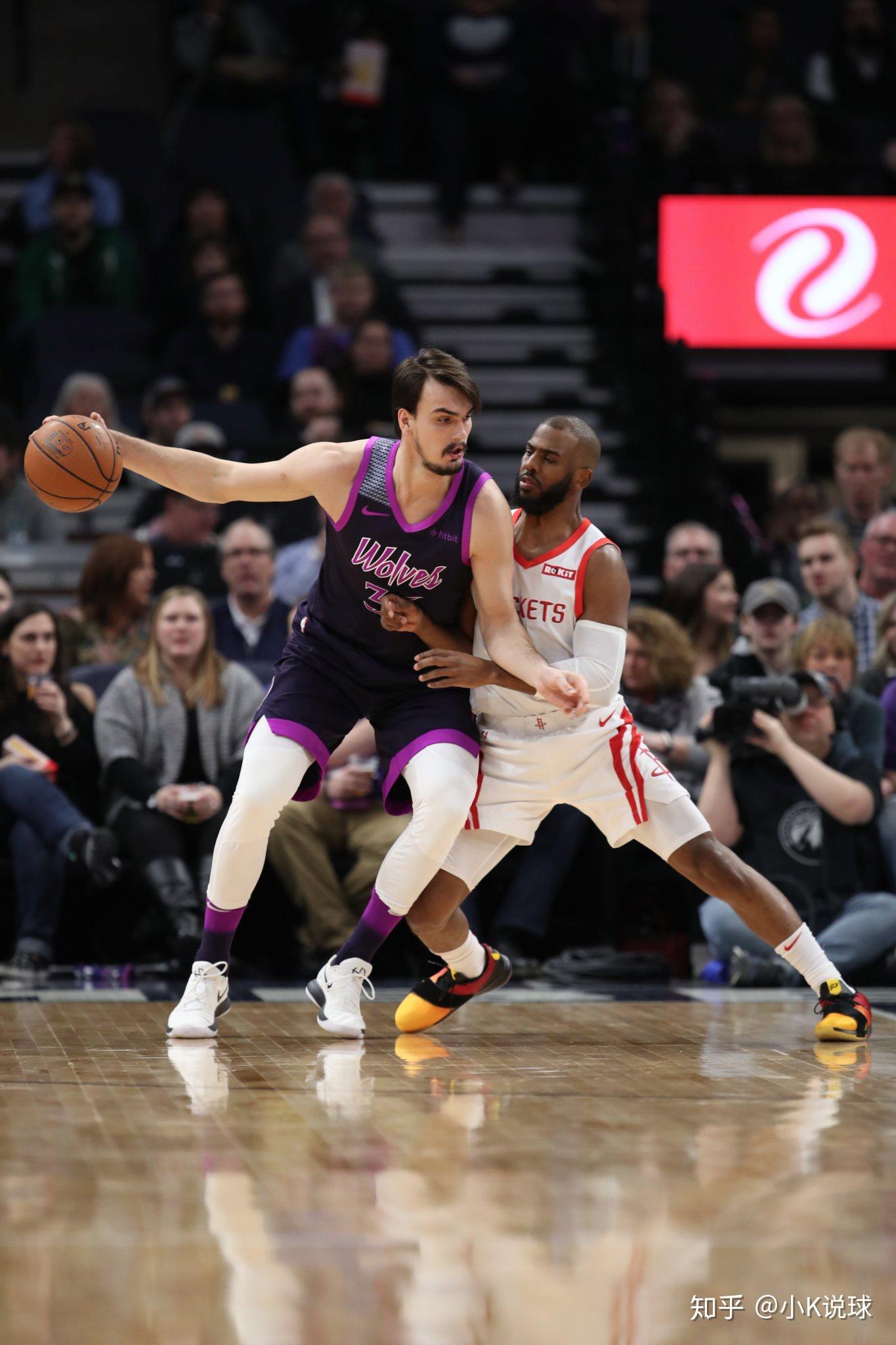 一,对于唐斯背身进攻的防守