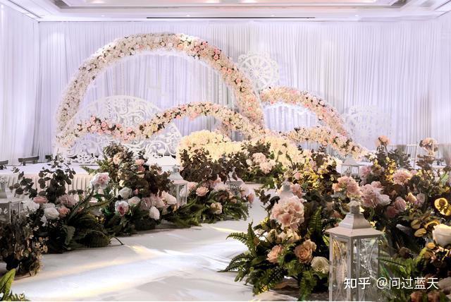 怎么给人送花圈 v2-3494e44a0edab43ae060841f831af3fb_r.jpg