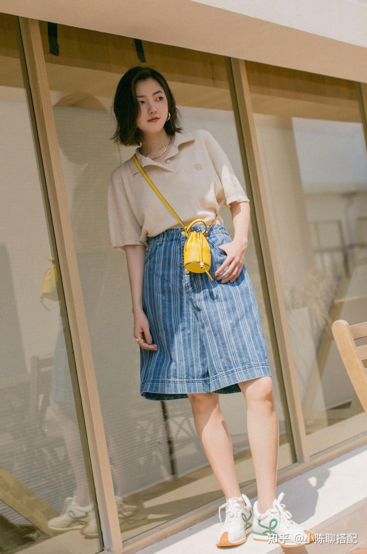 夏季穿衣花里胡哨没亮点学习时尚博主精简穿搭让你清新有亮点