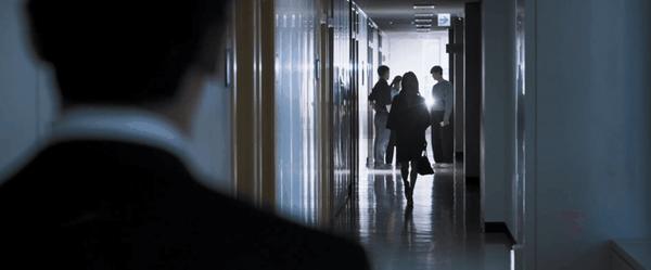 《权欲之巅》两集冲上豆瓣8.2！这部新剧杀疯了